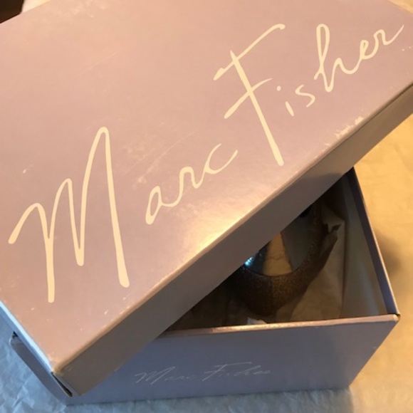 Marc Fisher D’Orsay Silver-Glitter Pumps. 7M. - Picture 13 of 15